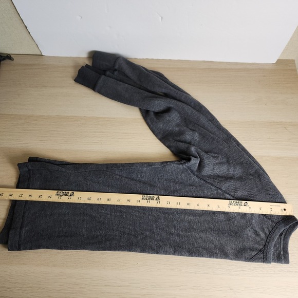 American‎ Eagle Mens Y2K Gray Thermal Long Sleeve Crew Neck Waffle Knit Shirt - Picture 10 of 13